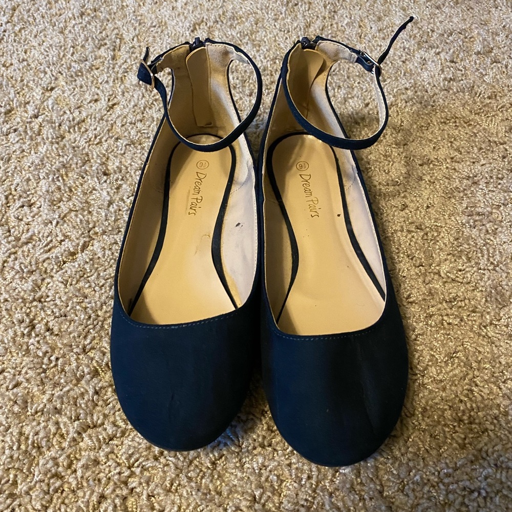 Women’s flats